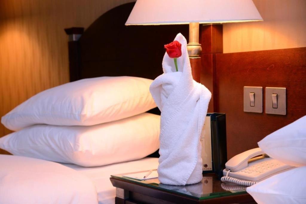 Leader Al Muna Kareem