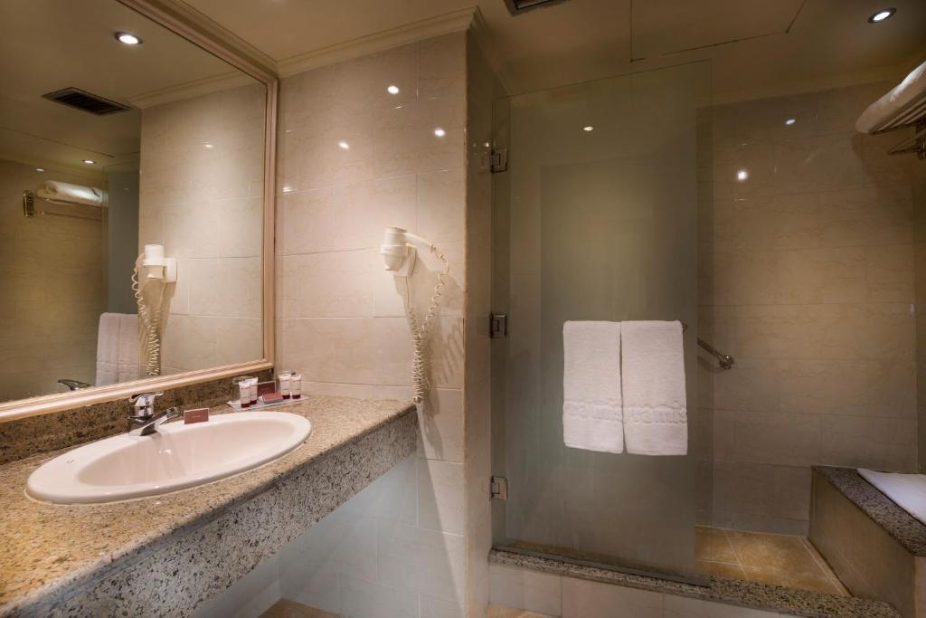 Pyramisa Suites Hotel