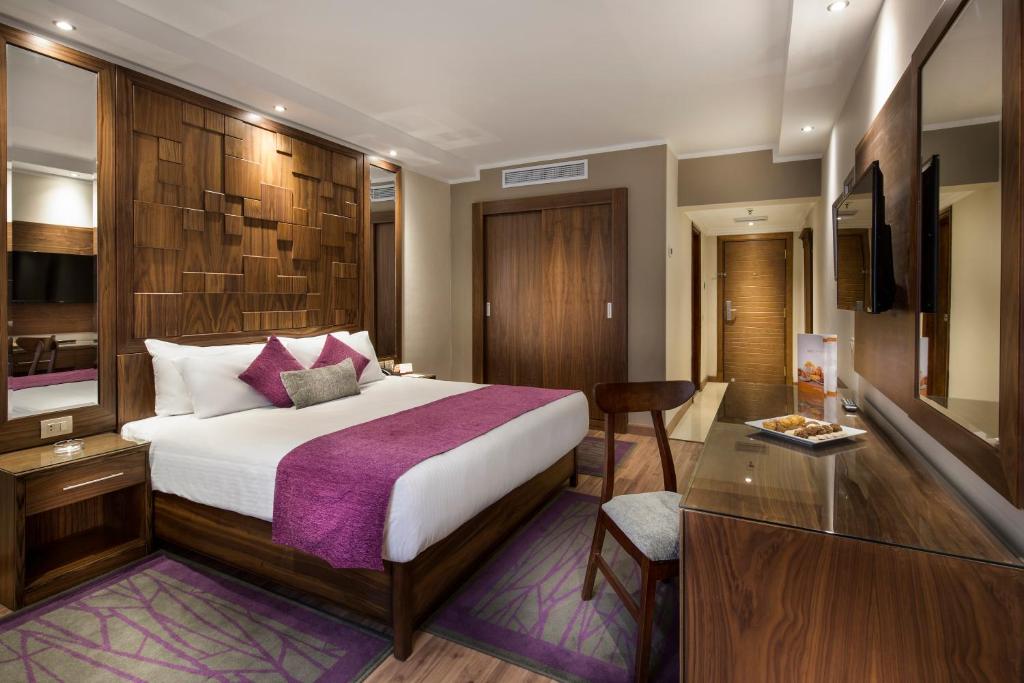 Pyramisa Suites Hotel