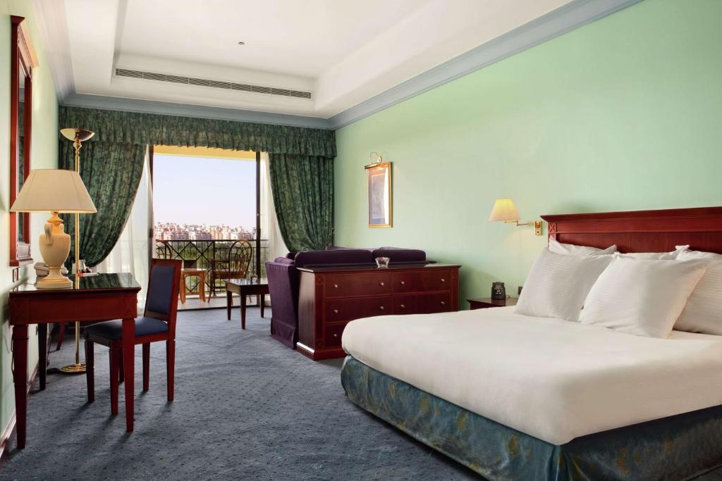 Hilton Pyramids Golf Hotel